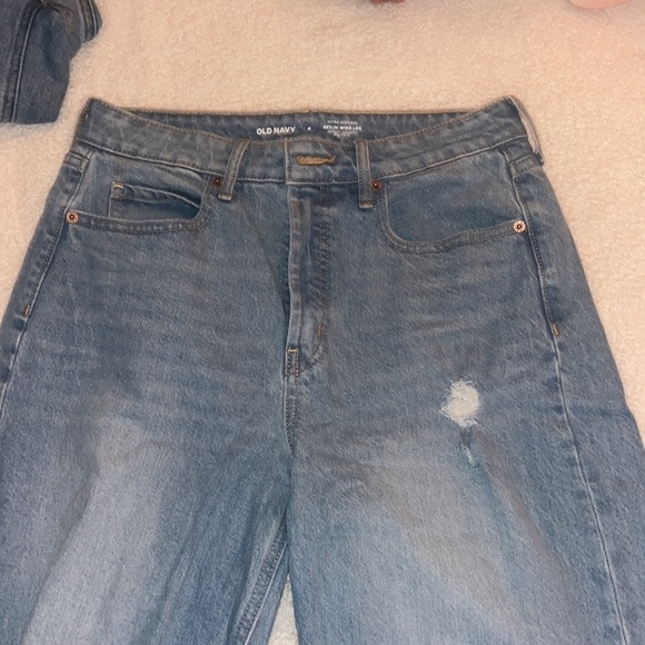 The cutest old navy jeans. Bought the wrong size and couldn’t return. - Picture 2 of 2